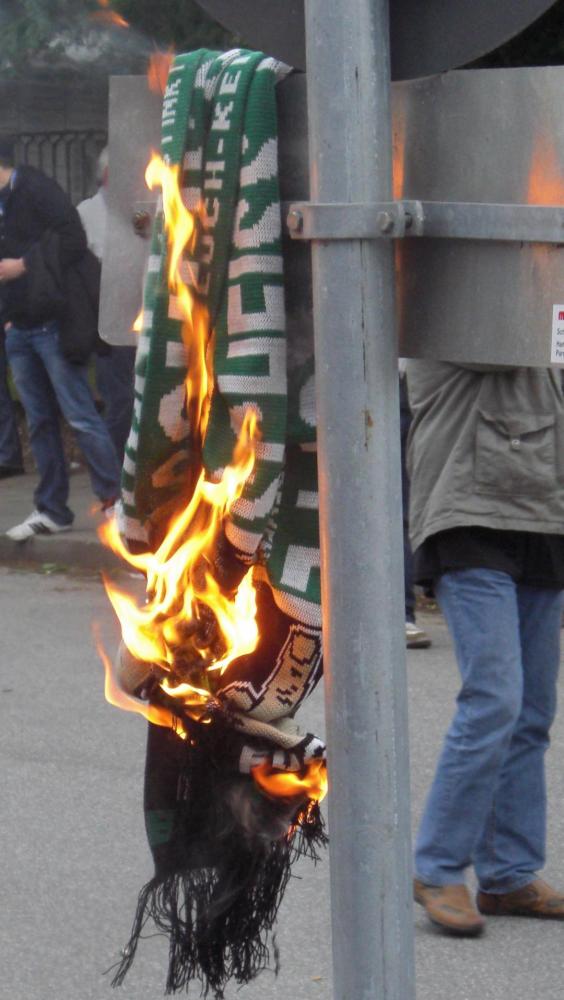 20090507-hsv-svw-uefa-0011